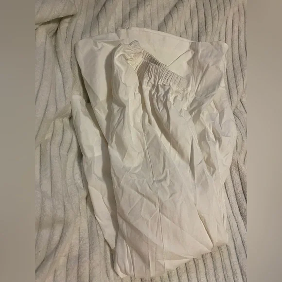 Cotton Poplin Midi Skirt in White
HELSA - Picture 2 of 4